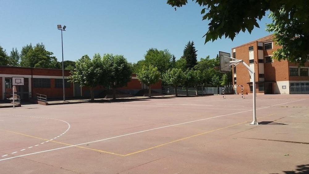 Ostello Centro San Viator Valladolid Esterno foto